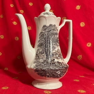 11 inch teapot J&G Meakin Brown Romantic England Royal Staffordshire - Dishwasher safe - Very good condition