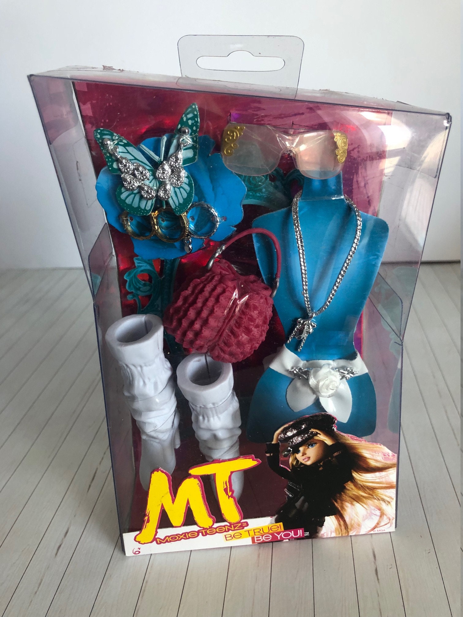 Moxie Teenz Fashion Pack Beach 人形 ドール Moxie Girlz Moxie Girlz Exclusive Fashion Pack MGA Entertainment