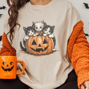 Vintage 90s Cat Halloween Shirt, Retro Halloween Shirt, Spooky Season Tee, Pumpkin Shirt, Cat Lover Shirt, Cat and Pumpkin, Spooky Season