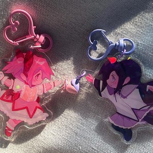 Puella Magi Madoka Magica Passende holographische magnetische Schlüsselanhänger (Homura Akemi und Madoka Kaname) (BITTE LESEN SIE BESCHREIBUNG)