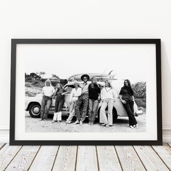 1960s Strandfotodruck – Kinder, Surfbrett, Woody Car, schwarzweiß