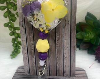 Pressed flower Heart shape Badge Reel