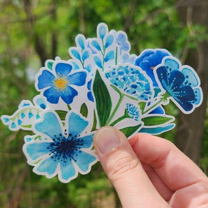 pacote de adesivos de flores em aquarela com 9 unidades, adesivos ilustrados de flores silvestres azuis, conjunto de adesivos à prova d'água, pacote de adesivos de vinil, pacote de adesivos de artista