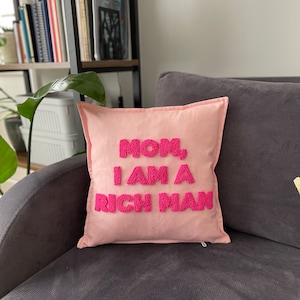 Almohada con diseño de aguja perforada "Mamá soy un hombre rico", almohada con mechones, regalo de inauguración de la casa, cojín decorativo, almohada única, regalo del Día de la Madre