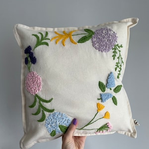 Handmade Floral Punch Needle Pillow Cover: Linen Country Cushion