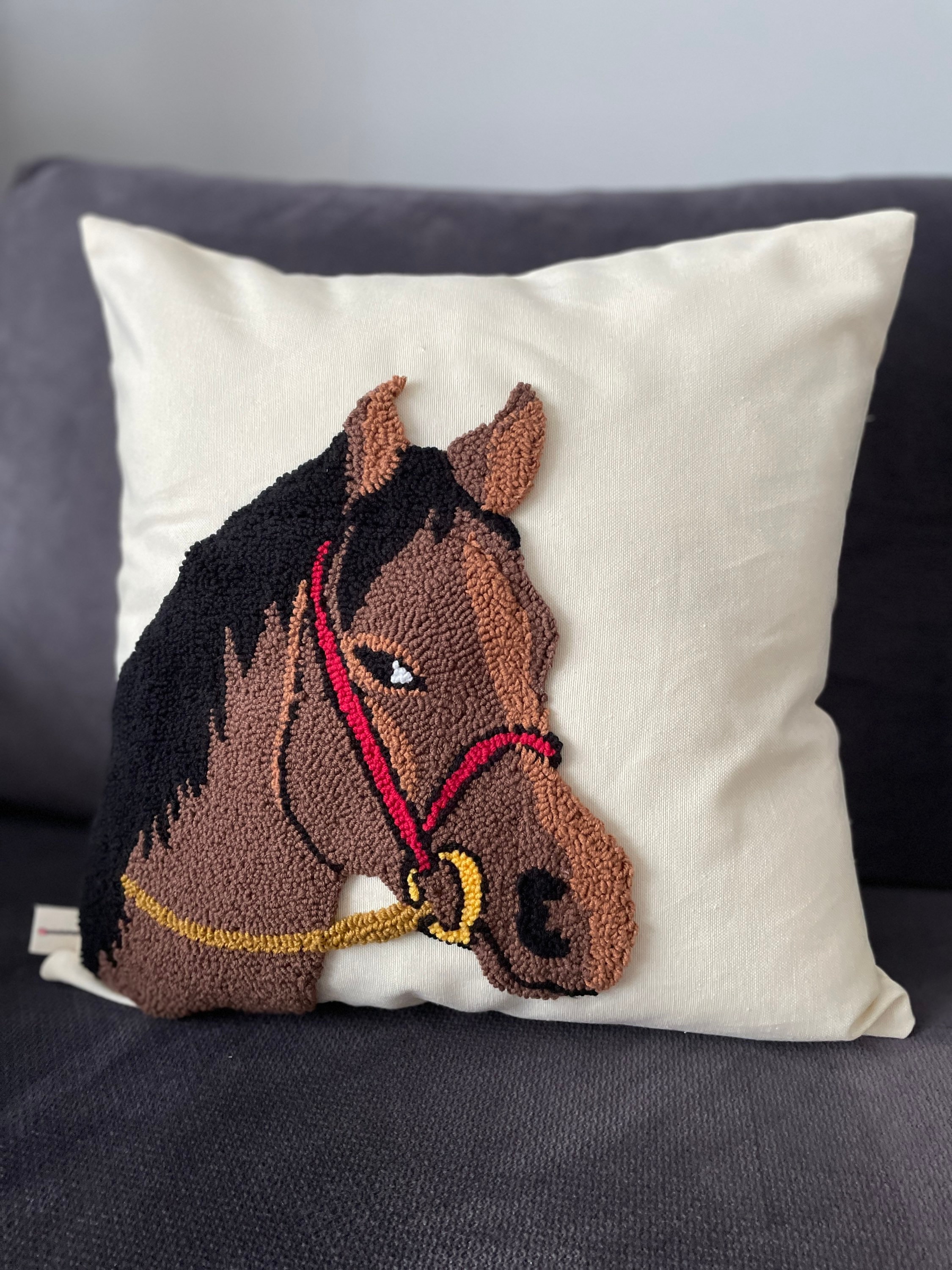 Almohadas de caballos sale