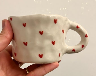 Tazza da caffè in ceramica fatta a mano a forma di cuore Tazza da tè artigianale Regalo da cucina, Regalo fatto a mano, Regalo adorabile, Bella tazza fatta a mano