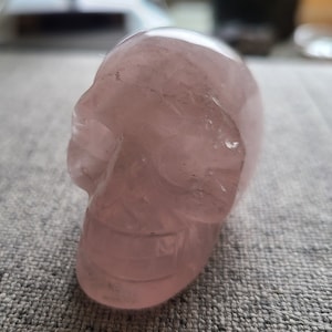 Rose quartz skull
