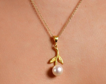 Silver Pearl Flower Necklace in 24K Gold, Freshwater Pearl Blossom Pendant, Real Mother of Pearl Floral Necklace, Bridesmaid Jewelry For Her