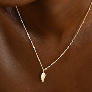Minimalist Silber Feder Halskette, 24K Vergoldete Feder Halskette, kleiner Layering Feder Anhänger, Vintage Schmuck, nettes Geschenk für Frauen