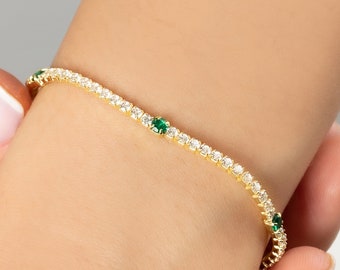 Silver Emerald CZ Tennis Bracelet, Emerald CZ Diamond Bracelet in 18K Gold, Minimalist May Birthstone Bracelet, Jewelry Gift For Mothers Day