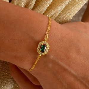 Silver Baguette Emerald Bracelet in 18K Gold, Minimalist Emerald CZ Diamond Bracelet, Square May Birthstone Bracelet, Jewelry Gift For Women