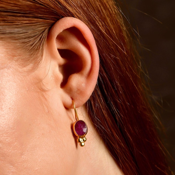 Pendientes colgantes de rubí natural en oro de 24 quilates, pendientes colgantes de rubí en forma de lágrima en plata, pendientes ovalados vintage con la piedra natal de julio, regalo de joyería para mujer.