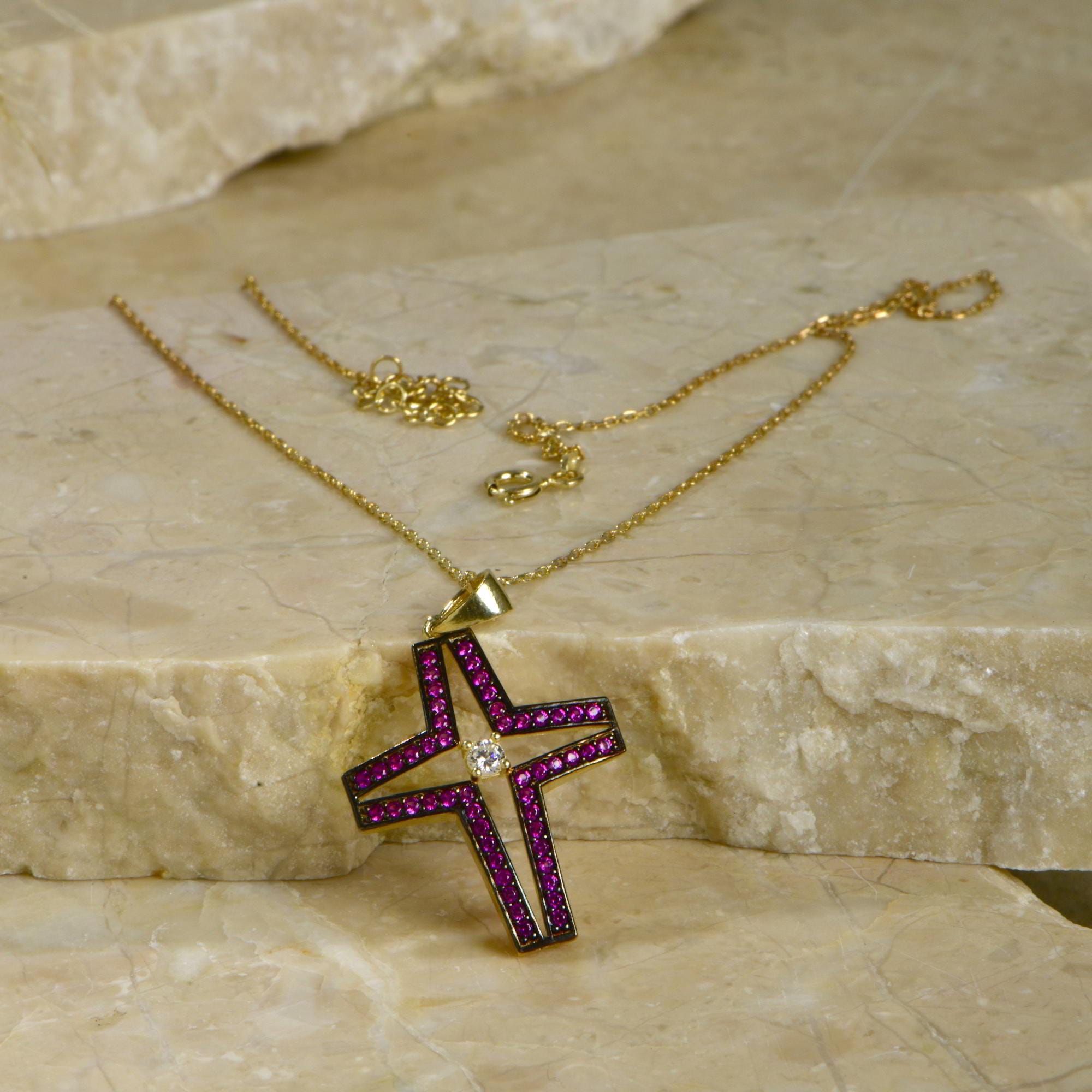 Collana con croce in oro: grazioso gioiello cristiano da regalare alla sorella minore - Regalo di Pasqua - Italia