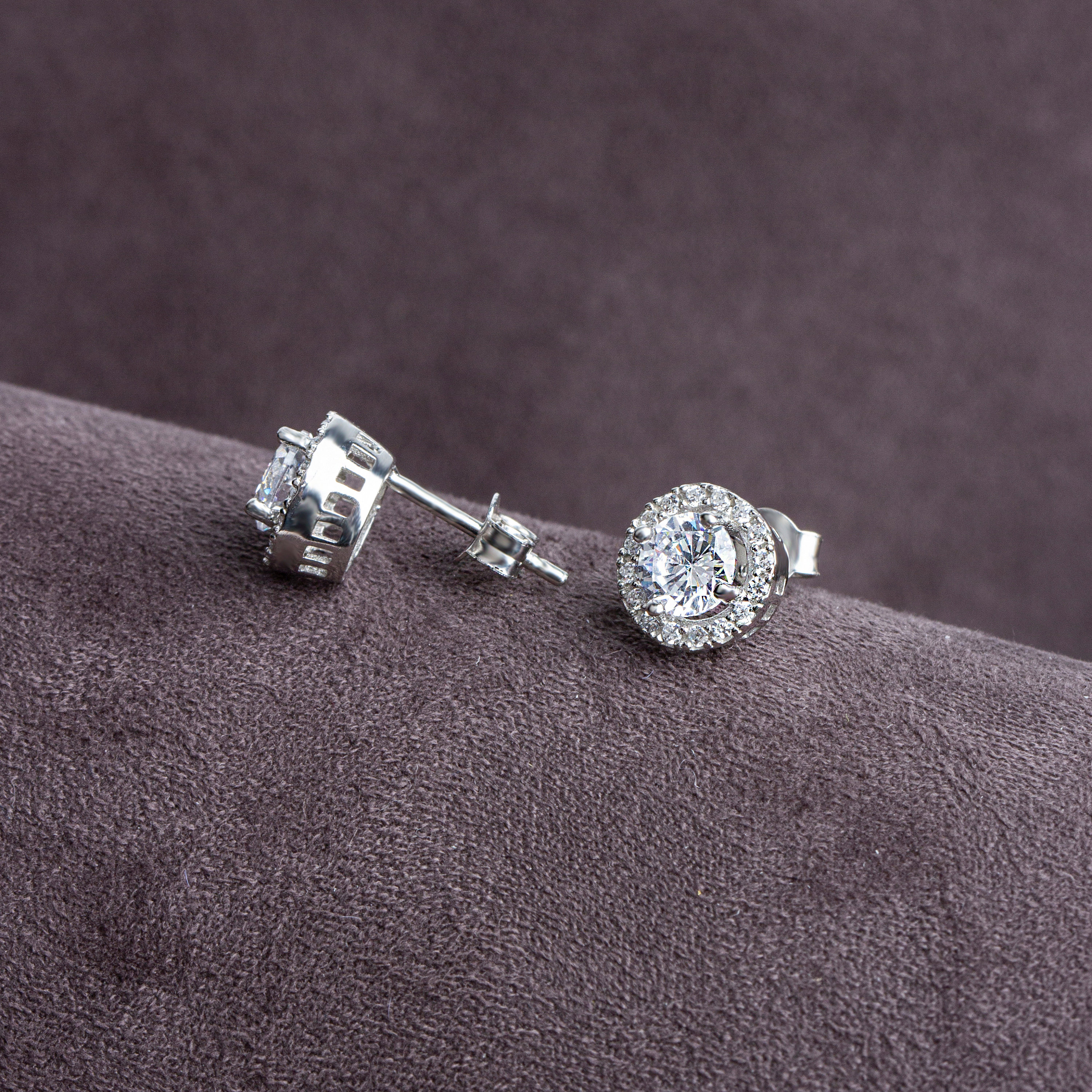 Boucles D'oreilles Clou Solitaire CZ Diamant - Couleur Argent - Style Rétro - Occasion état Neuf