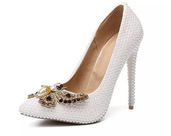 Luxuriöse Glam Perlen Schmetterling Brosche Heels Pumps. Elegante Bling Brauthochzeitsabschlussball Bequeme Schuhe mit Perle Heels