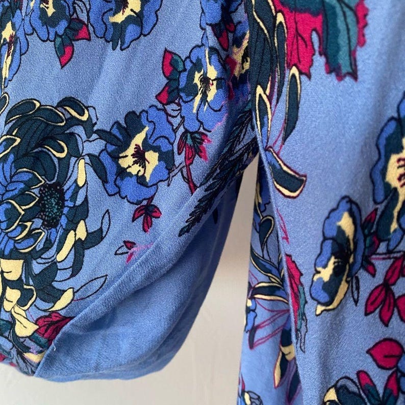 Kimono azul multicolor con estampado floral de Free People imagen 7