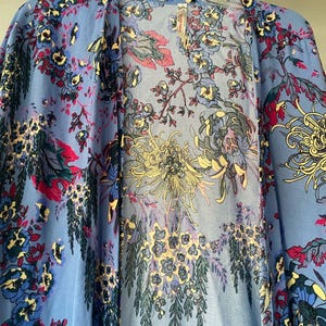 Kimono azul multicolor con estampado floral de Free People imagen 2