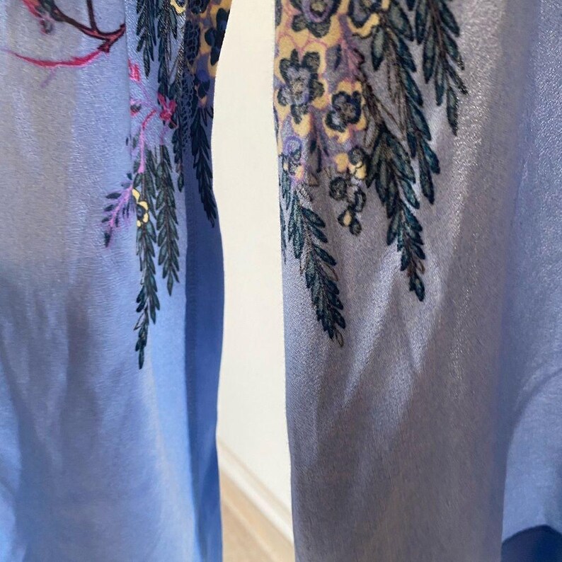 Kimono azul multicolor con estampado floral de Free People imagen 8