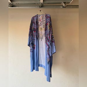 Kimono azul multicolor con estampado floral de Free People imagen 1