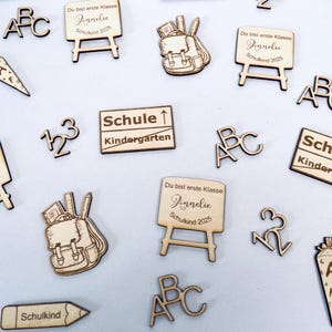 Einschulung Holz Deko Set – Bastelset für Schultüten, Karten & Tischdeko – ABC Schulanfang