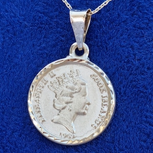 14K Solid Gold Women&#39;s Small Elizabethan Necklace | Queen Elizabeth | Gold Necklace | Handmade Necklace | Coin Pendant | Women&#39;s Necklace