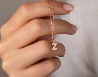 Collar de letras Swarovski / Collar de letras lindas pequeñas hechas a mano / Personalizar collar de plata con oro / El mejor regalo para ella y Navidad