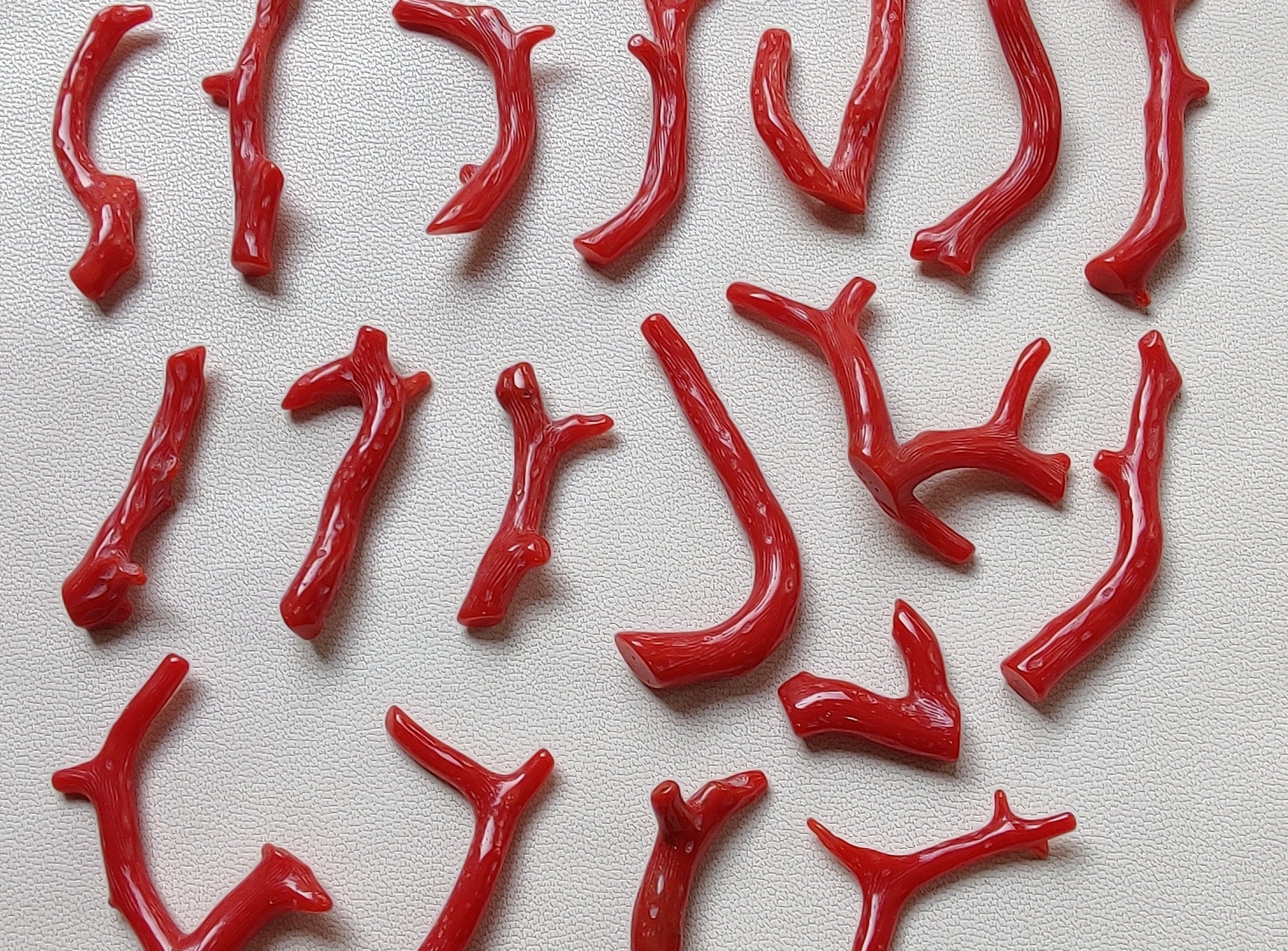 Bâton poli en vrac de corail rouge italien naturel branche de
