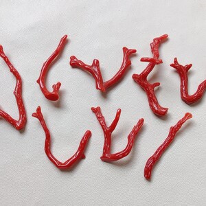 Pietra preziosa di corallo rosso italiano naturale al 100%, ramo sciolto di corallo lucidato qualità AA+ Bastoncino di corallo liscio Bastoncini di corallo di design con pietre preziose SG243
