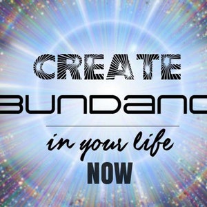 Peut inclure: Une affiche de motivation avec un fond scintillant et le texte "CREATE ABUNDANCE in your life NOW".