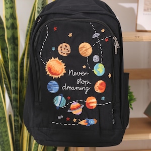 Sac à dos noir brodé Galaxy pour homme | Idée cadeau pour la rentrée | Sac à dos spatial personnalisé| Cartable Galaxy avec nom brodé personnalisé