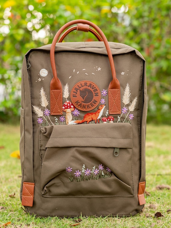 rucksack fjllrven kanken Knken Backpack Irma's Finland House They can be secured with a buckle to keep them out of the way when tightened Knken Backpack - Black