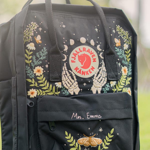 Rugzak met geborduurd skelet: custom Goth Fjallraven Kanken, rugzak met bloemenborduursel, gotische boekentas