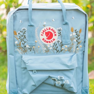 fjallraven kanken mini backpack sky blue There are two flat side pockets and a front pocket with a zipper Kanken Mini Fjallraven Kanken Large
