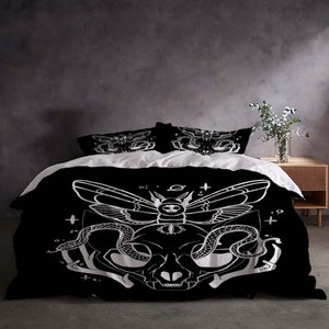 Dead Moth Gothic Skull Psychedelic Three-Piece Quilt cover Set Gift pillowcase Home Decor Child Gift for Soft Comfortable Bedding Bedroom.