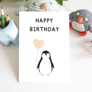 Cartão de aniversário de pinguim bebê, presente de feliz aniversário para impressão, cartões fofos para crianças, cartão de aniversário de animal, cartão de balão em forma de coração