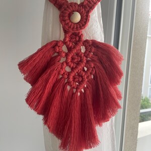 Curtain tieback