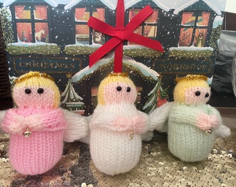 Knitted charm angels