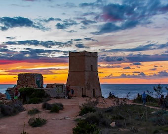 Ghajn Tuffieha Tower Malta Leinwanddruck: Küstenlandschaft bei Sonnenuntergang