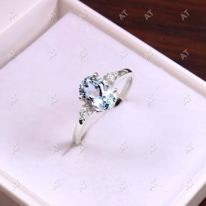 Vintage Oval Aquamarine Ring: Handmade 925 Sterling Silver