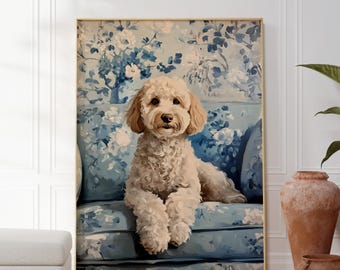 Peut inclure: Un chien blanc et moelleux est assis sur un canapé bleu à motifs floraux. Le chien regarde directement la caméra. Le canapé est contre un mur bleu et blanc à motifs floraux.