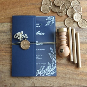 Faire-part de mariage en acrylique bleu marine avec encre blanche, pli en deux de l'enveloppe, faire-part de fiançailles, faire-part transparent, faire-part personnalisé