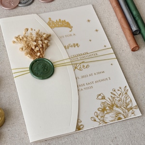 Elegante Elfenbein Acryl Quinceanera Einladungen mit Goldfolie halbgefalteten Umschlag Hochzeitskarten klar Party Einladungen personalisiert einladen