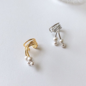 Long freshwater pearl ear cuff. Korean style ear cuff no piercing. Gold pearl ear wrap. Cartilage ear cuff for women.