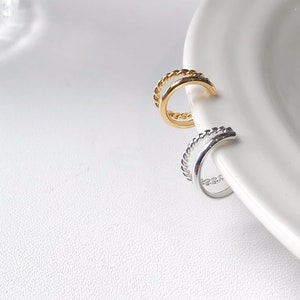 Minimalist Double Band Thin Ear Cuff. Korean fashion ear cuff no piercing. Women gold ear wrap ear clip. Cartilage conch fake earring.