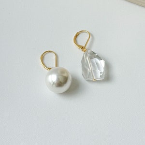Asymmetrical Large Pearl Gold Hoop Earring. Unbalanced CZ Freshwater Pearl Long Earring. Chunky Mismatched Drop Earrings. Pearl Size 15mm