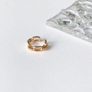 24k diamond hollow ear cuff. Gold ear cuff no piercing. Fake earrings for women. Korean style gold jewelry.