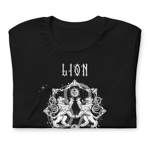 AESTHETIC GOTHIQUE Unisex Schwarzes T-Shirt Astrologie Sternzeichen Thema - Löwe