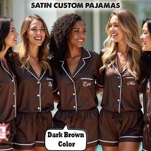 Pijama marrón oscuro personalizado, pijama personalizado, pijama de dama de honor, pijama de novia, pijama de satén, regalo de dama de honor.
