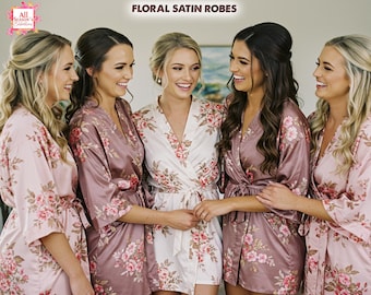 Bata tipo kimono de satén a juego para dama de honor, batas para prepararse para la fiesta de bodas, batas de dama de honor de satén con flores, regalo de despedida de soltera, batas para fiesta de bodas